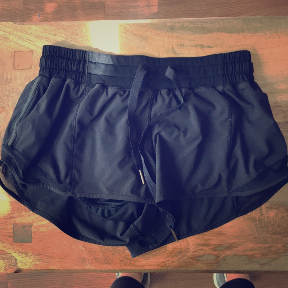 Lululemon Hotty Hot Shorts Size 6 Black